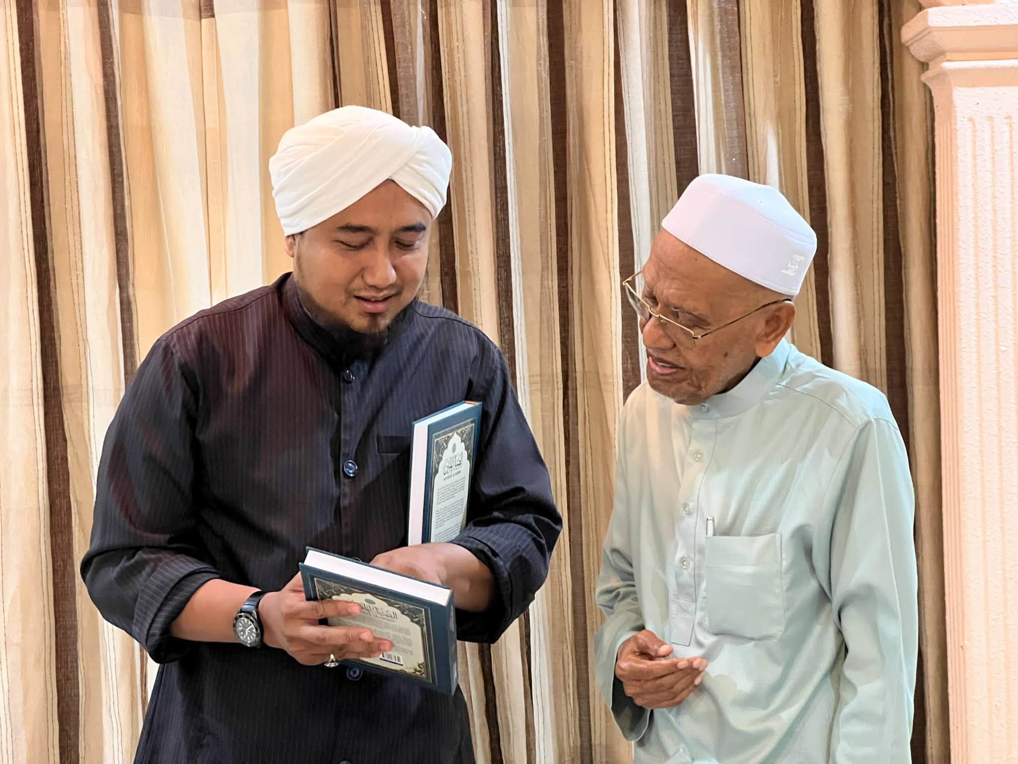 https://my04.awfatech.com/darulhadispp/content/news/newsf1_DH010_1788235562.jpg
